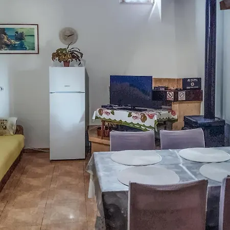 Awesome Home In Pucisca With Wifi *