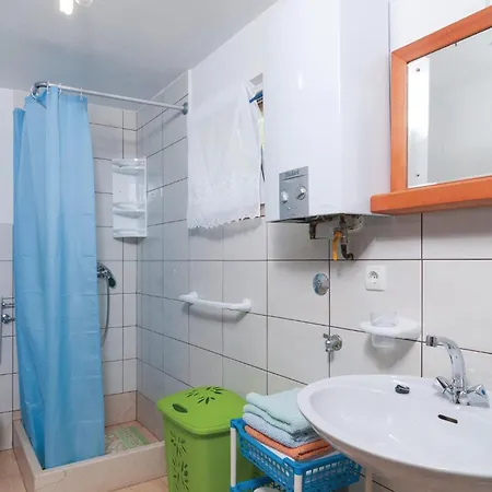 Awesome Home In Pucisca With Wifi Holiday home