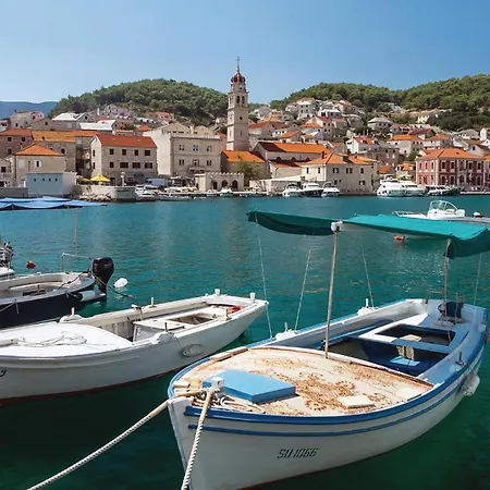 Holiday Home Pucisca 40 Pucisca