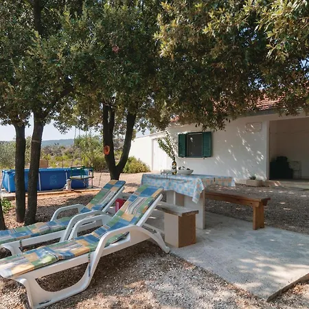 Awesome Home In Pucisca With Wifi Holiday home Pucisca