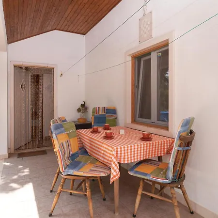 Awesome Home In Pucisca With Wifi Pucisca