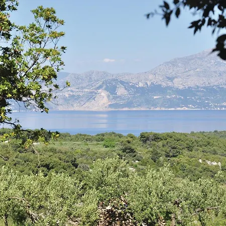 Awesome Home In Pucisca With Wifi Pucisca
