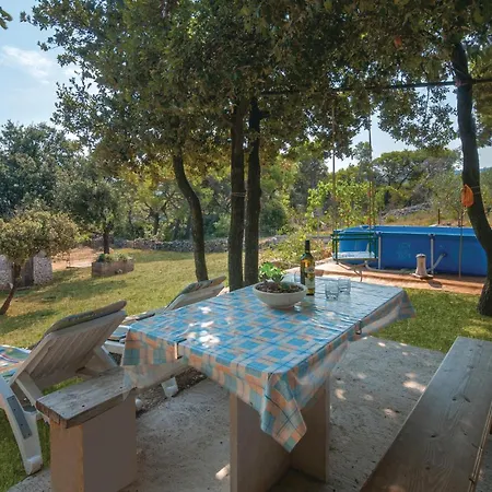 Awesome Home In Pucisca With Wifi Holiday home Pucisca